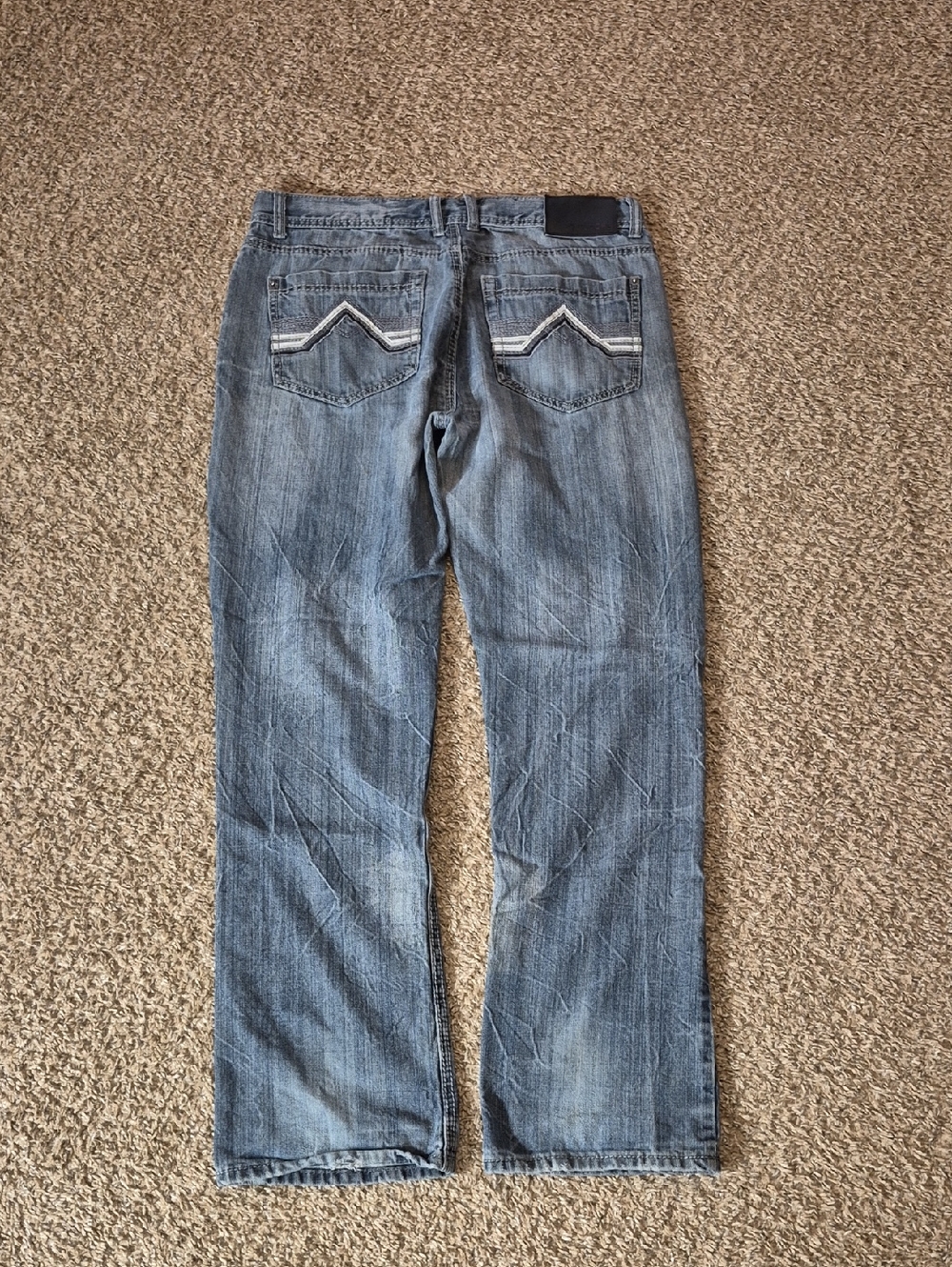 Classic Y2k Straight-Leg Medium Wash Jeans with Back Pocket Stitching